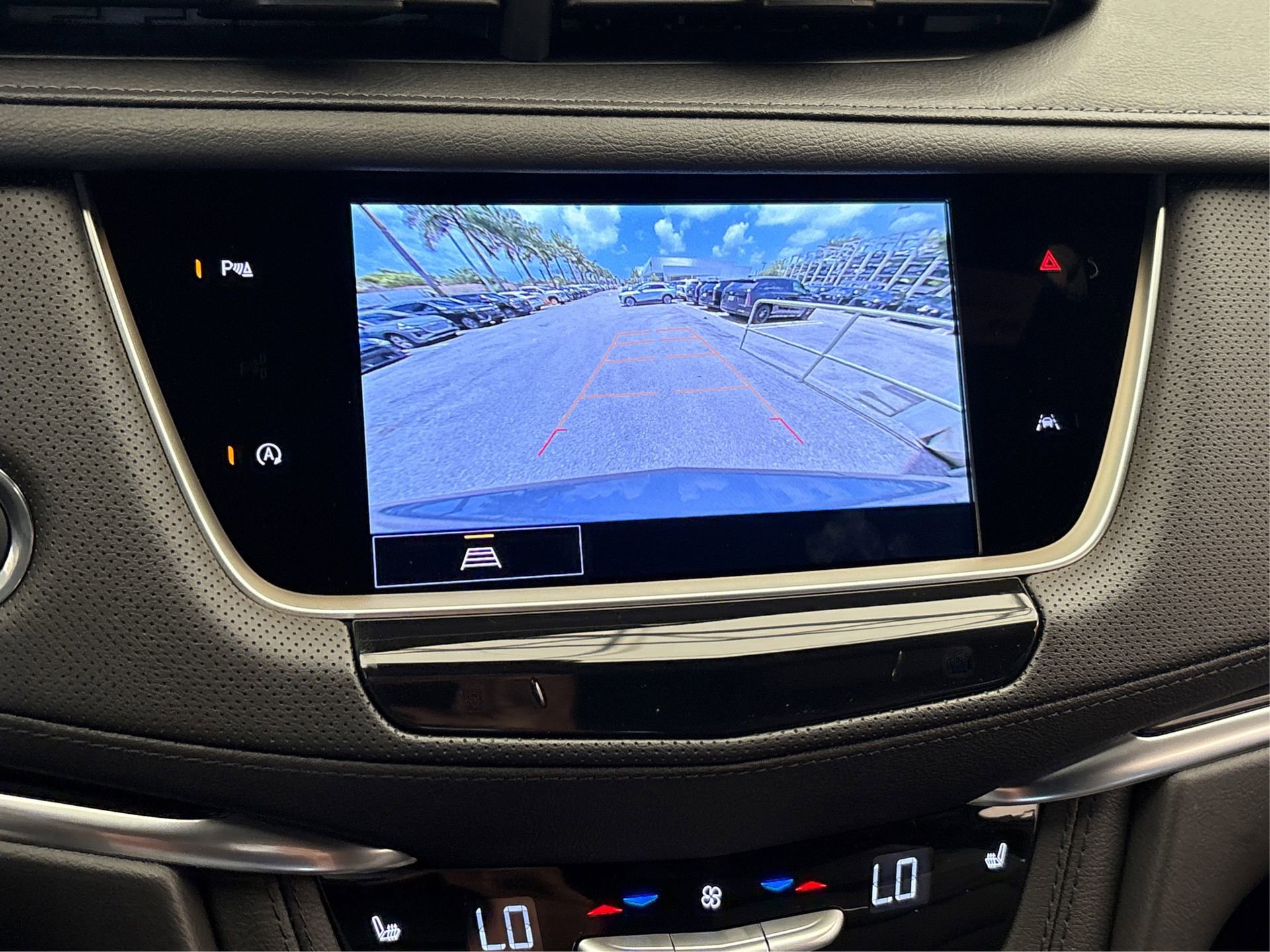 New 2025 Cadillac XT6 Luxury image 25