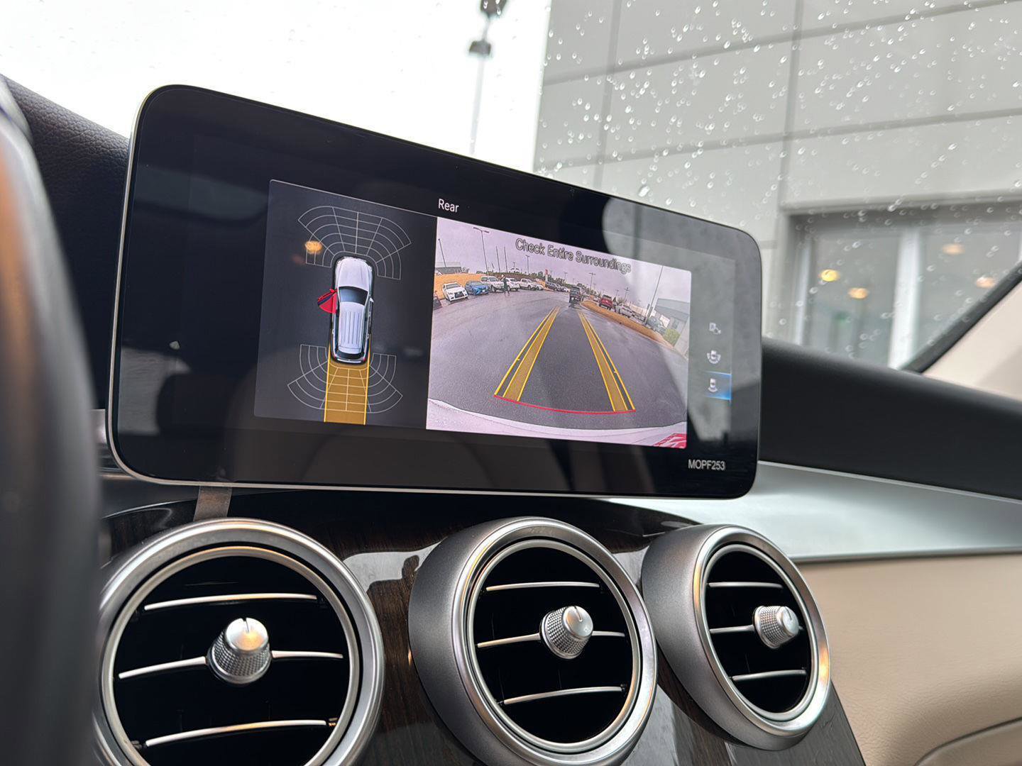 Used 2021 Mercedes-Benz GLC 300 image 24