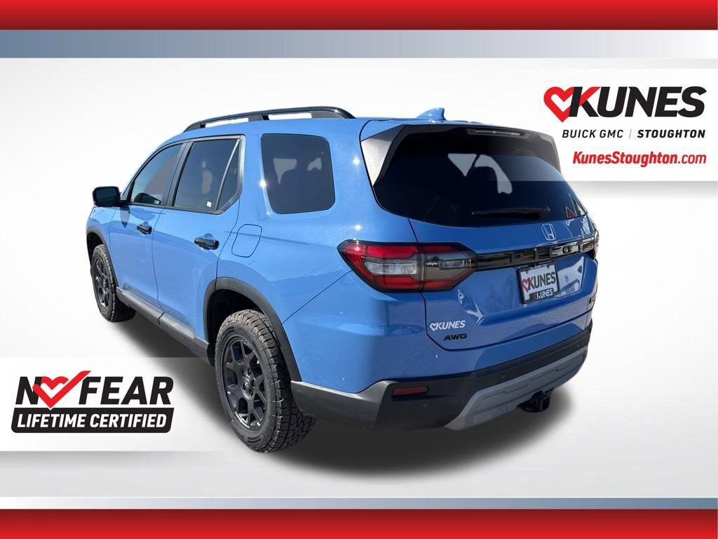 Used 2025 Honda Pilot TrailSport image 9