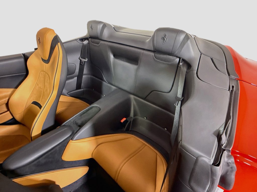 Certified 2025 Ferrari Roma Spider RWD image 20