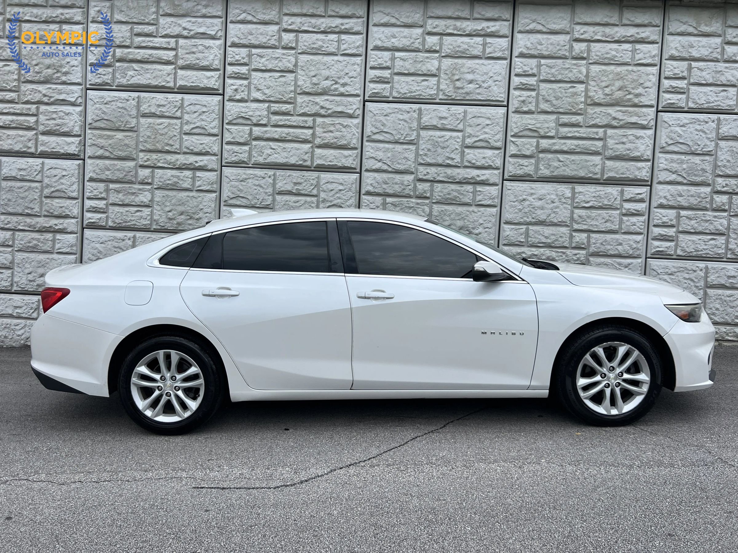 Used 2016 Chevrolet Malibu LT w/ Leather Package FWD image 8