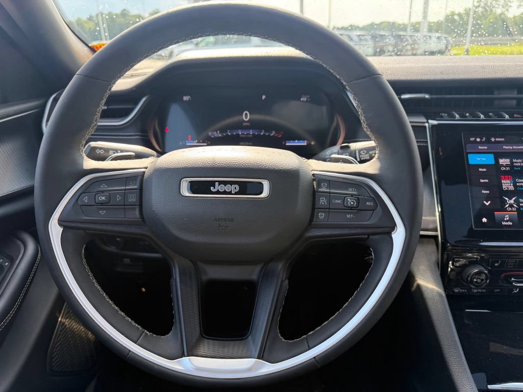 Used 2023 Jeep Grand Cherokee L Laredo AWD/4WD image 11