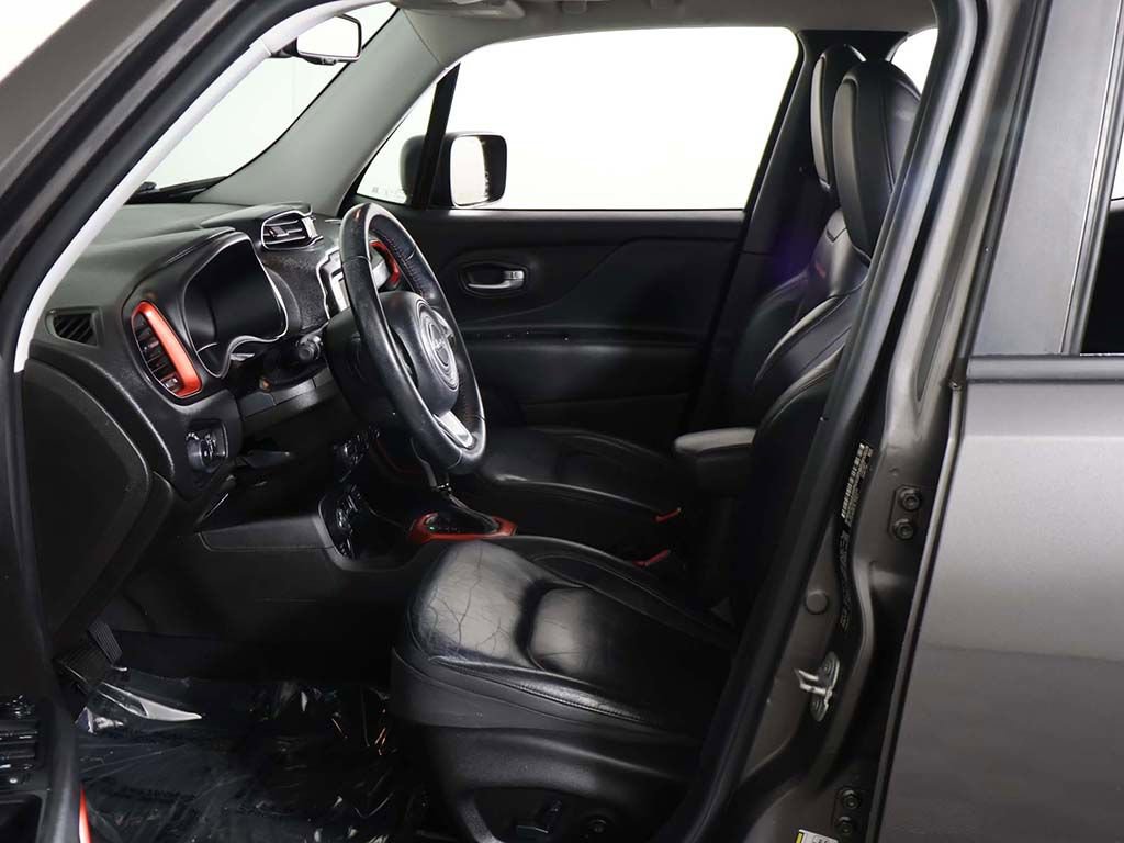Used 2017 Jeep Renegade Trailhawk w/ Premium Trailhawk Package AWD/4WD image 25