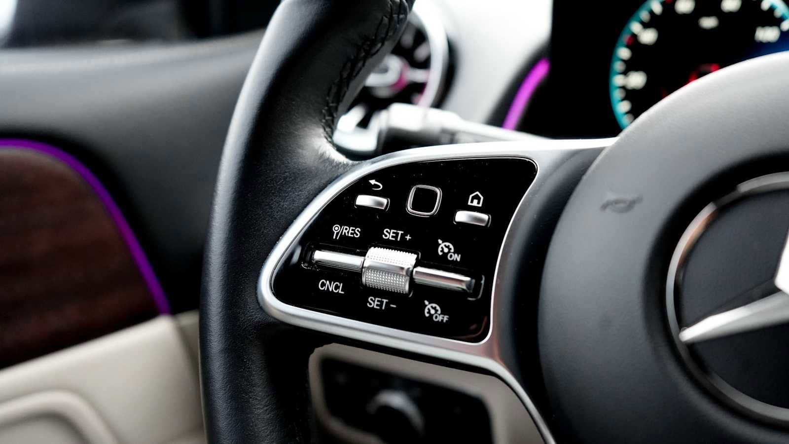 Certified 2022 Mercedes-Benz EQB 300 4MATIC w/ Exclusive Package image 21