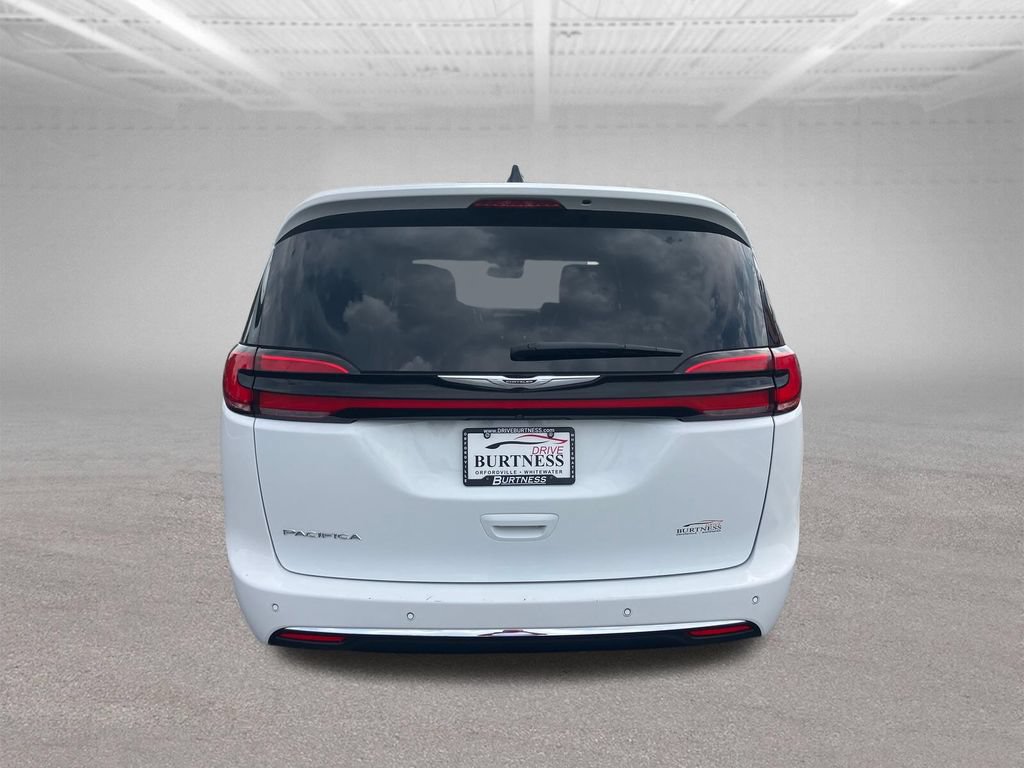 Used 2024 Chrysler Pacifica Touring-L FWD image 5