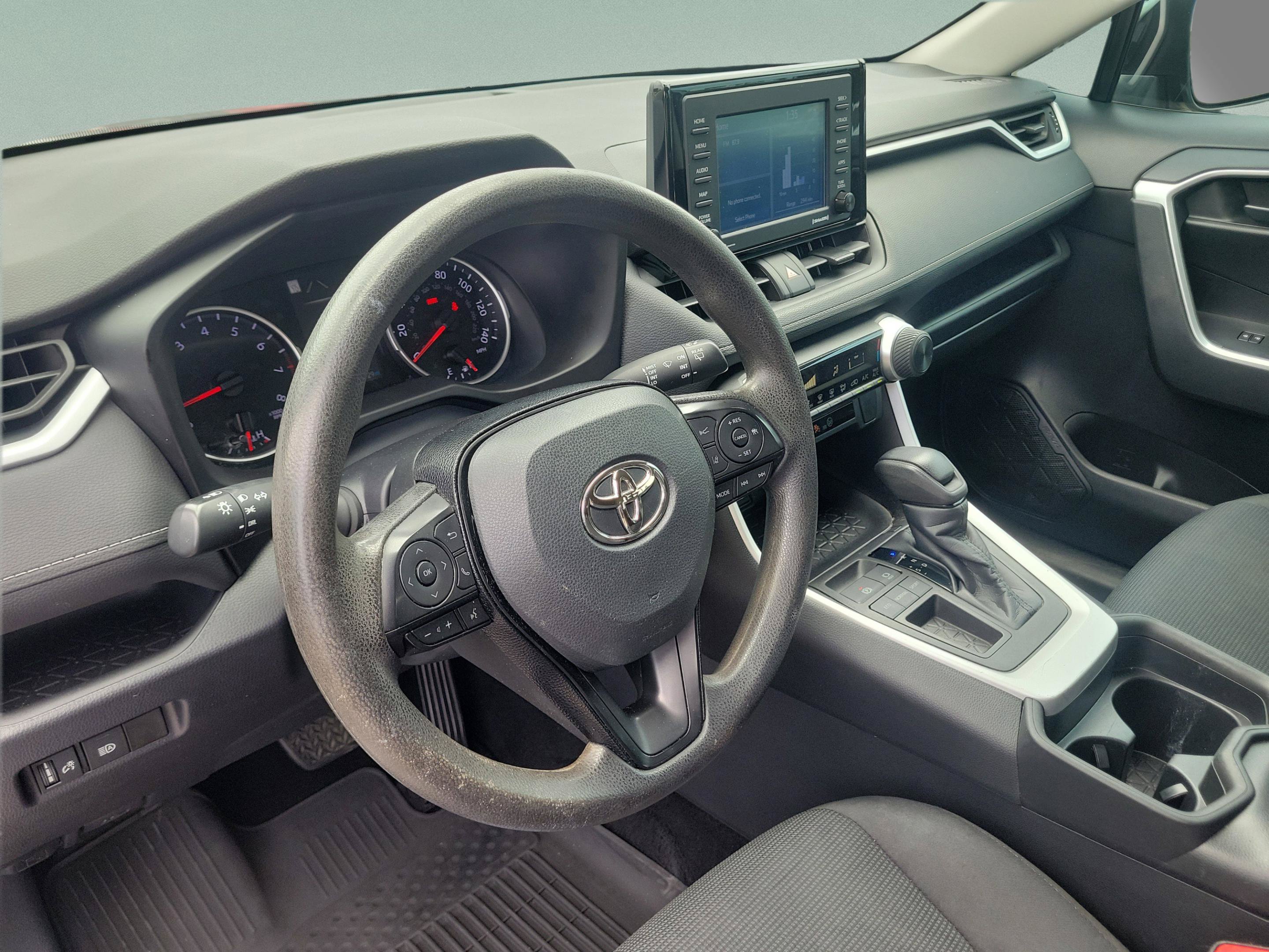 Used 2021 Toyota RAV4 LE FWD image 24