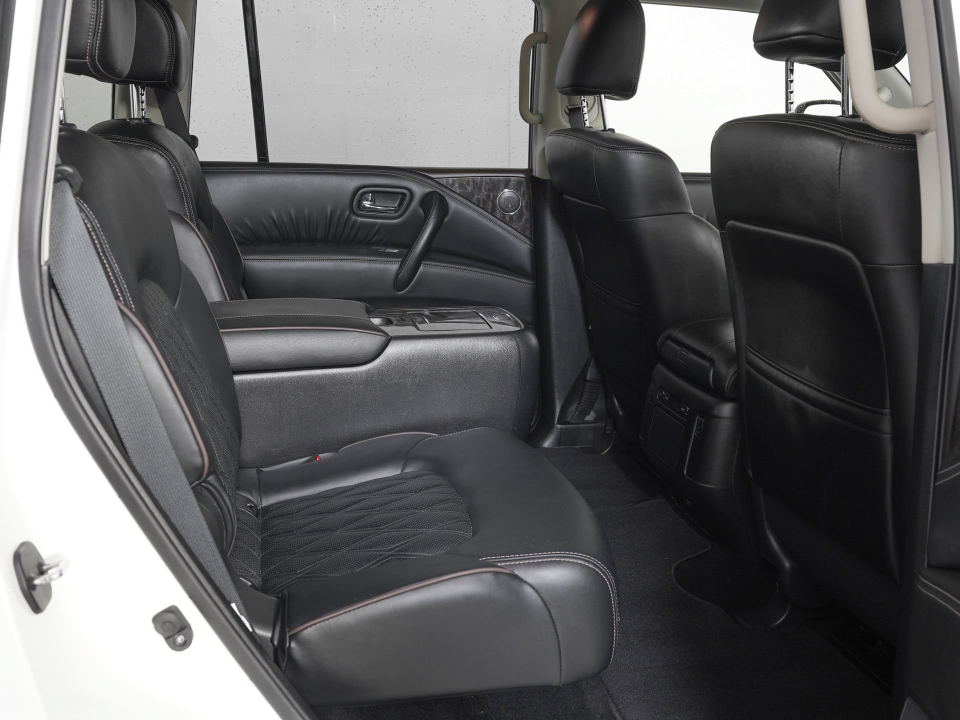 Used 2024 Nissan Armada Platinum w/ Captain's Chairs Package RWD image 9