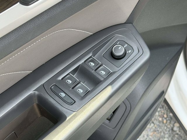 Used 2023 Volkswagen Atlas SE w/ Panoramic Sunroof Package AWD/4WD image 18