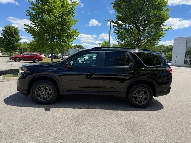 Used 2025 Honda Pilot TrailSport image 8