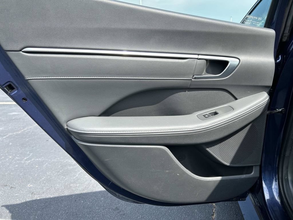 Used 2022 Hyundai Sonata Limited w/ Cargo Package FWD image 13