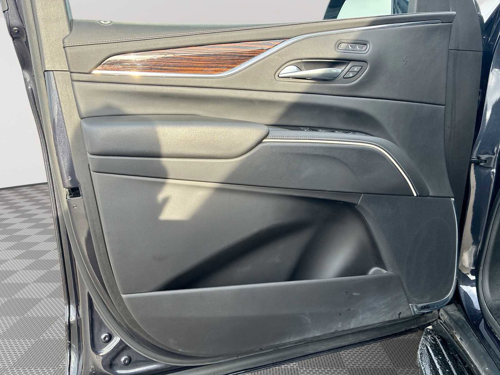 Certified 2024 Cadillac Escalade ESV Luxury image 22