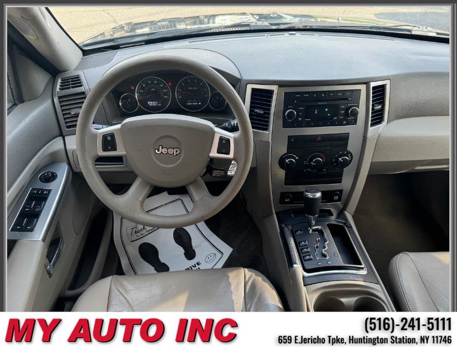 Used 2010 Jeep Grand Cherokee Laredo AWD/4WD image 12