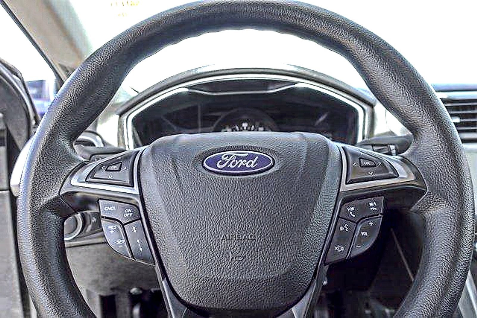 Used 2020 Ford Fusion SE FWD image 13