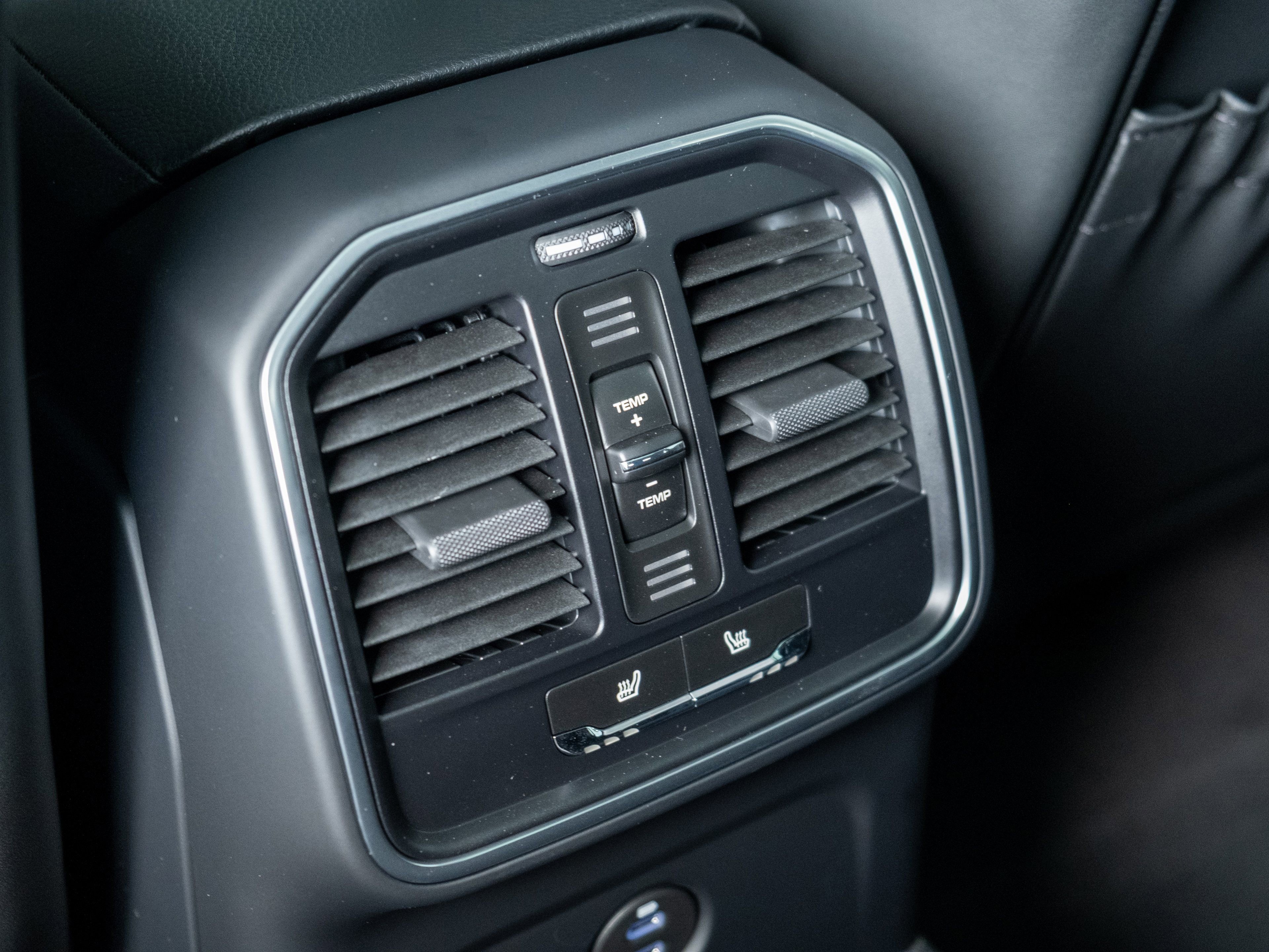 Certified 2026 Porsche Macan image 31