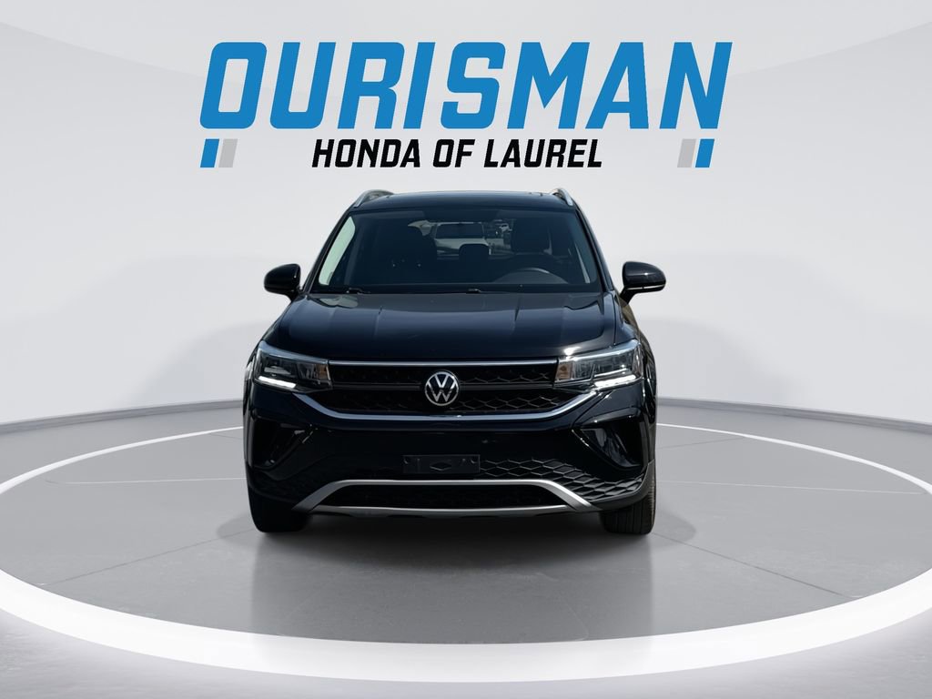 Used 2022 Volkswagen Taos SE w/ Panoramic Sunroof Package image 3