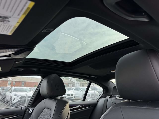 Used 2023 BMW 530e RWD image 26