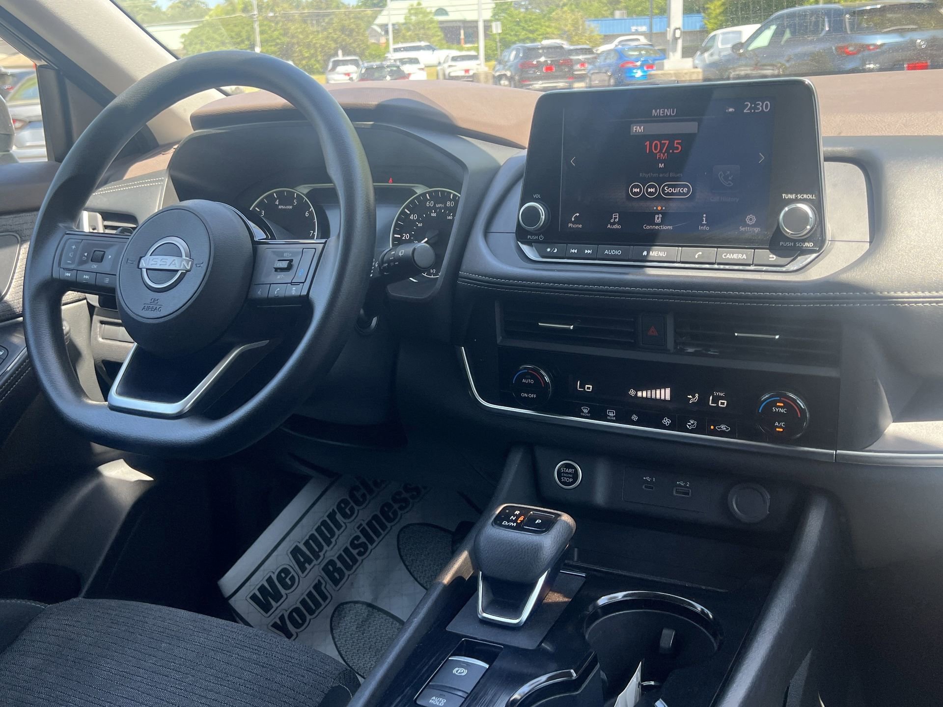 Used 2023 Nissan Rogue SV AWD/4WD image 3