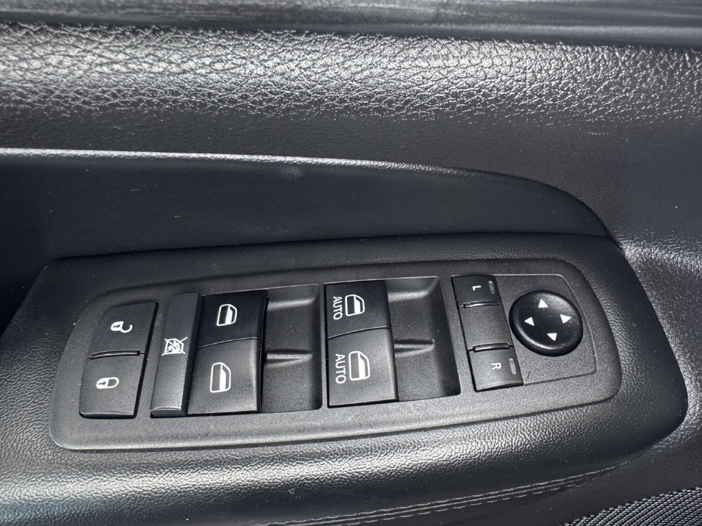 Used 2021 Jeep Grand Cherokee Laredo AWD/4WD image 11