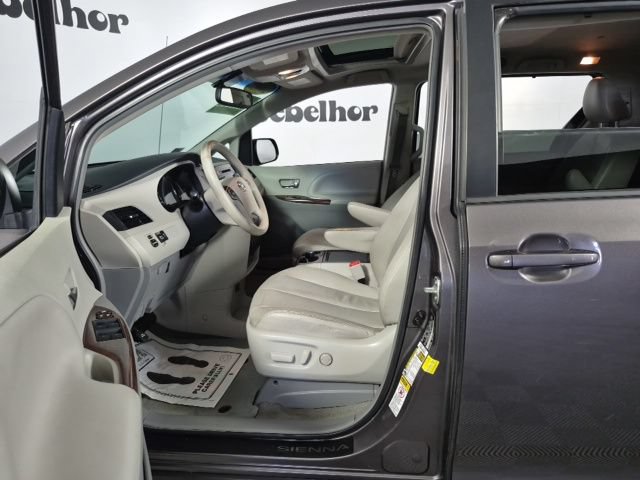 Used 2013 Toyota Sienna XLE FWD image 5