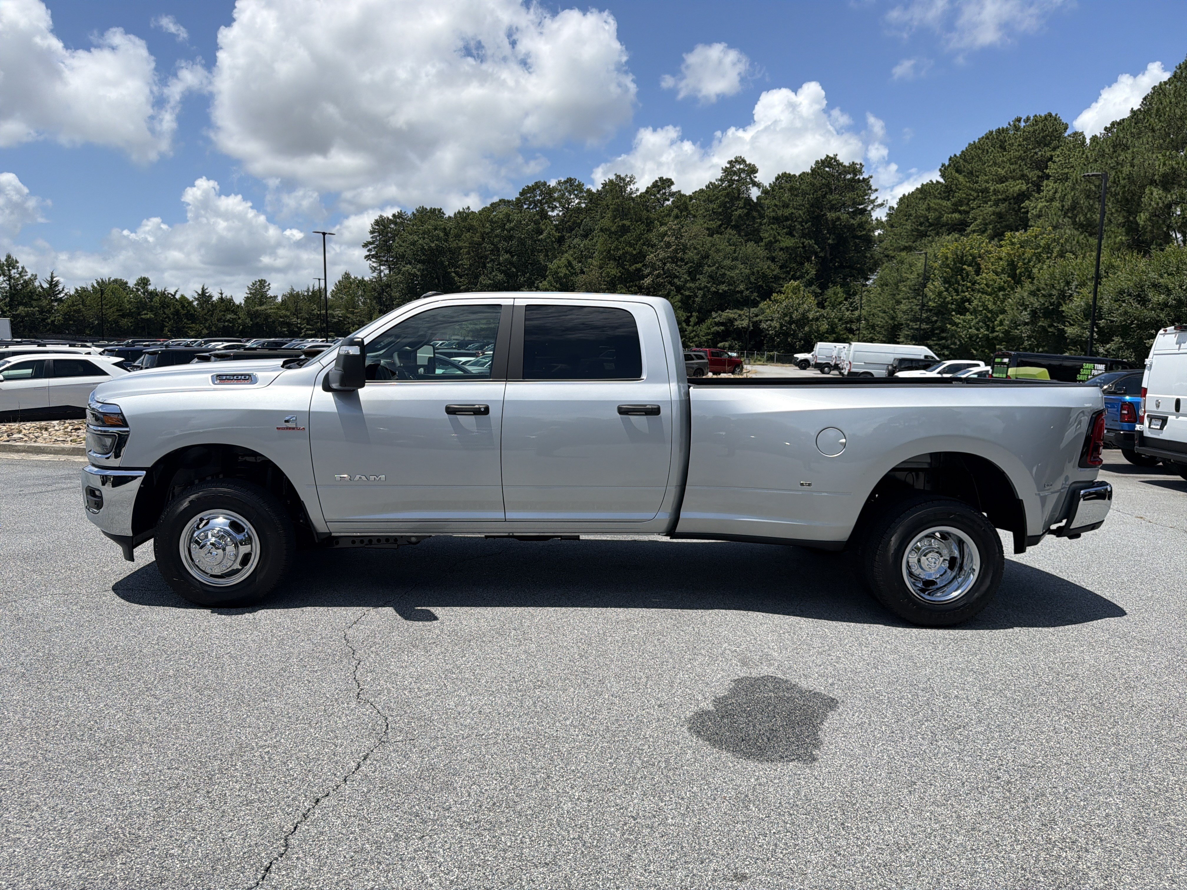 New 2026 RAM 3500 Big Horn AWD/4WD image 4