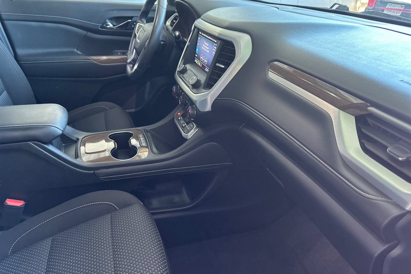 Used 2021 GMC Acadia SLE FWD image 20