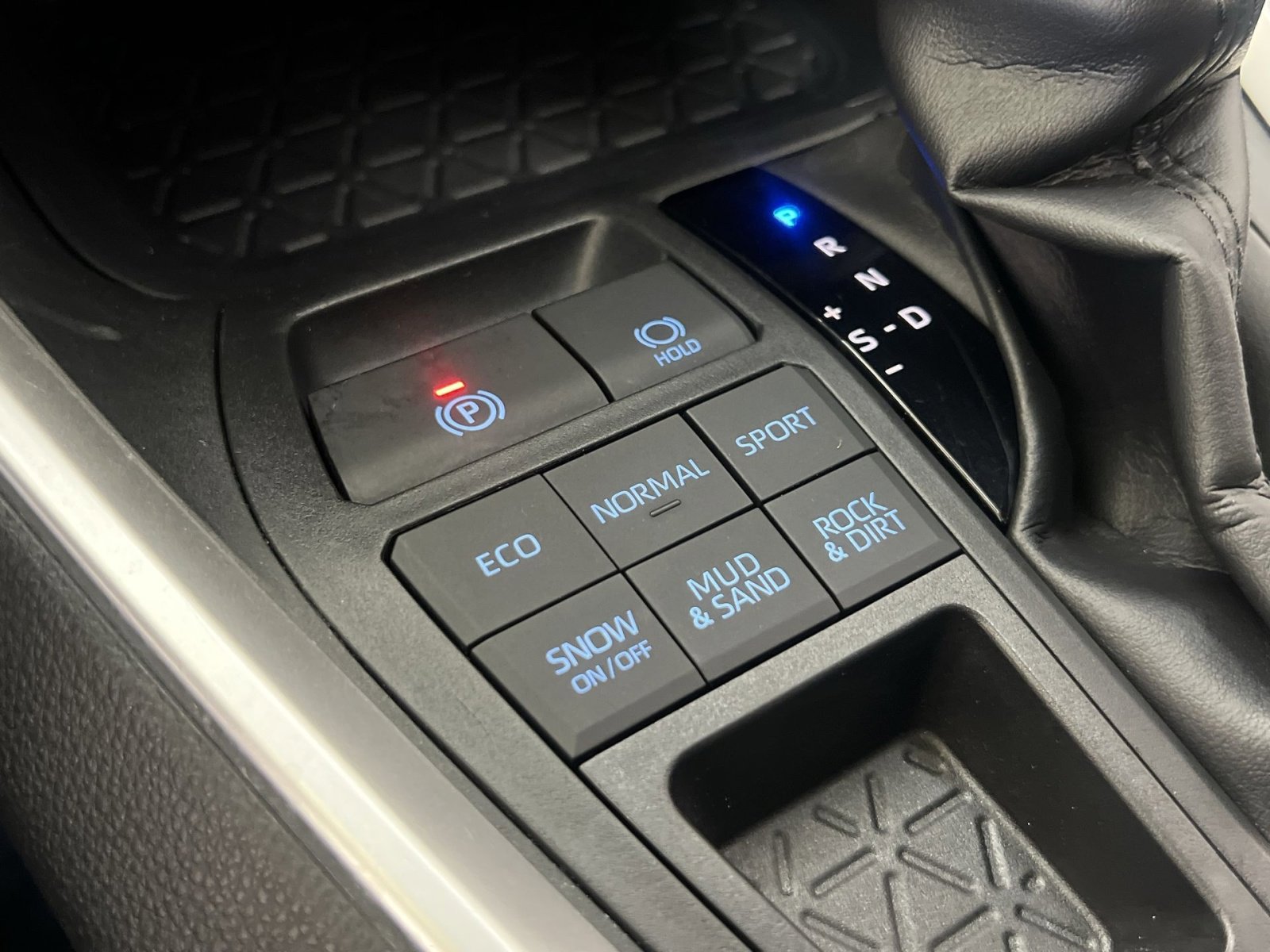 Used 2019 Toyota RAV4 XLE Premium w/ Cold Weather Package AWD/4WD image 31