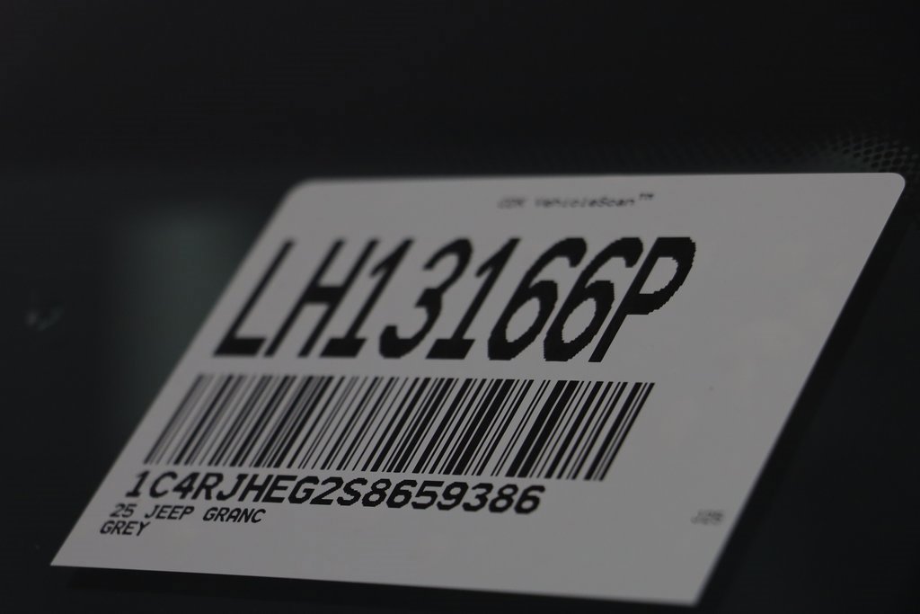 Used 2025 Jeep Grand Cherokee Summit image 24