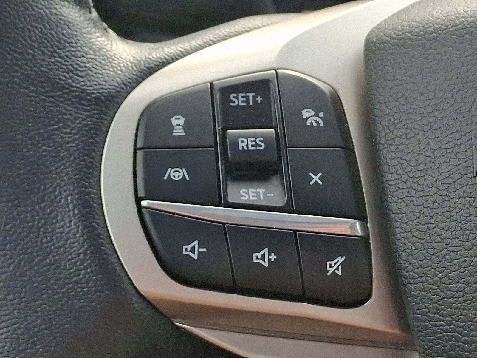 Used 2021 Ford Explorer XLT w/ Equipment Group 202A image 24