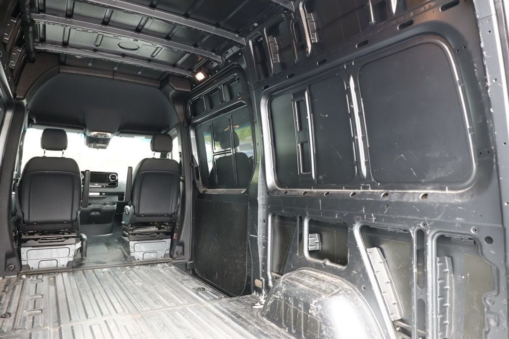 Used 2023 Mercedes-Benz Sprinter 2500 image 24