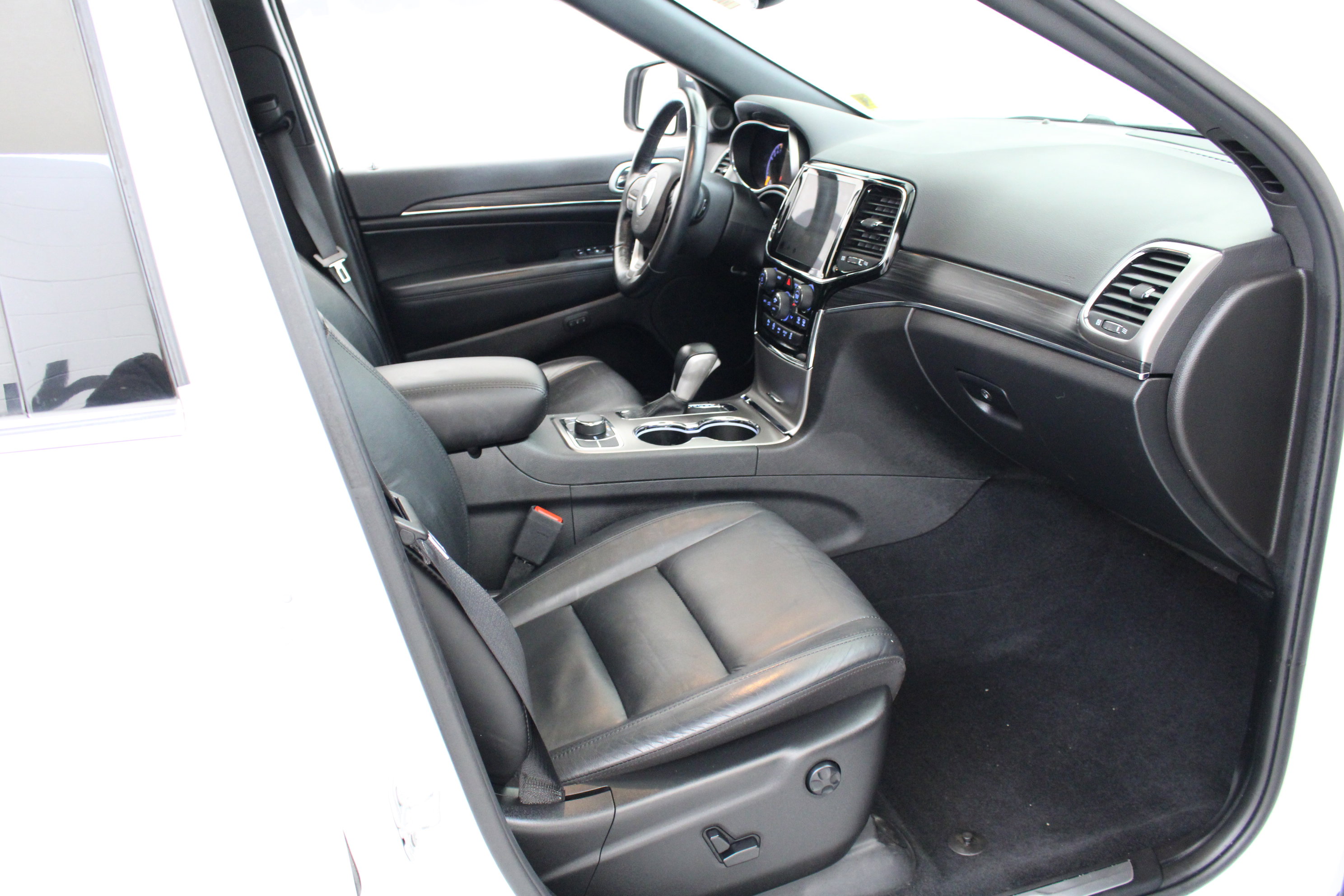 Used 2021 Jeep Grand Cherokee Limited w/ Trailer Tow Group IV image 30