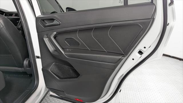 Used 2022 Volkswagen Tiguan SE R-Line FWD image 21