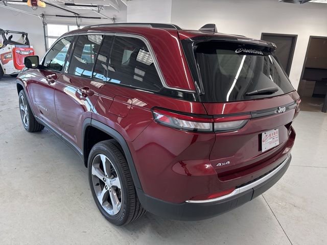 Used 2023 Jeep Grand Cherokee Limited w/ Trailer Tow Prep Group (B) image 8