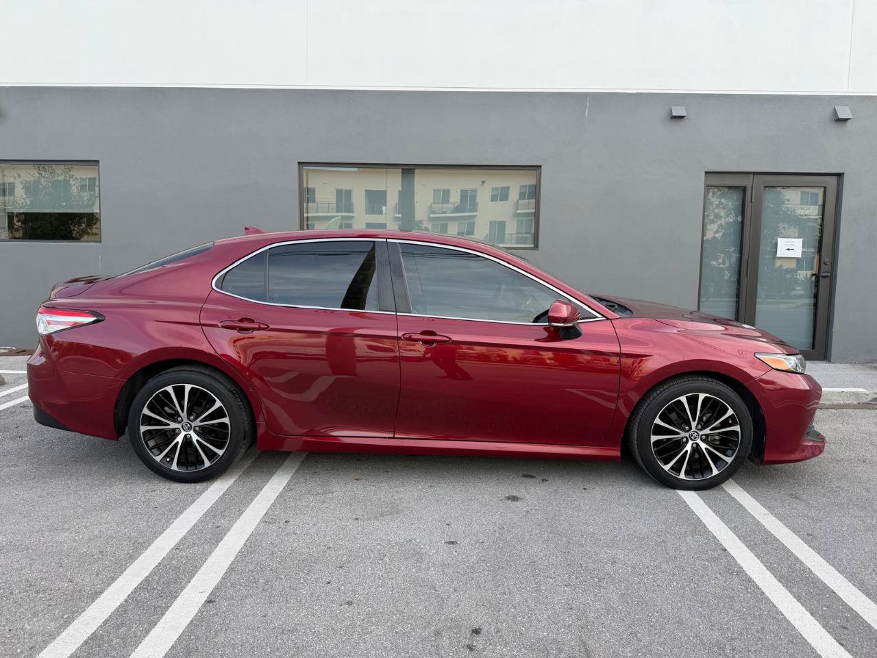 Used 2019 Toyota Camry LE w/ Convenience Package FWD image 11