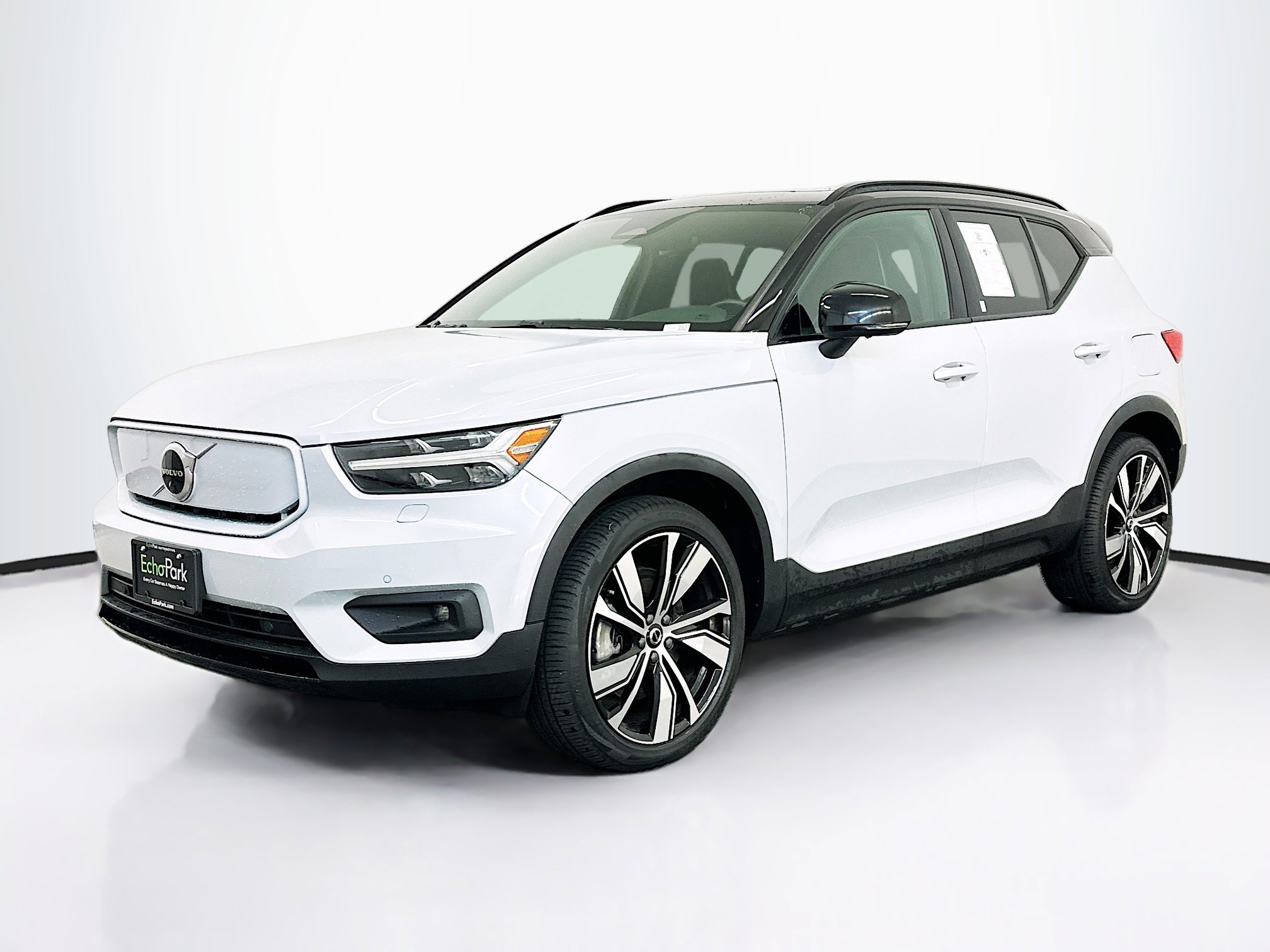Used 2021 Volvo XC40 P8 Recharge image 3