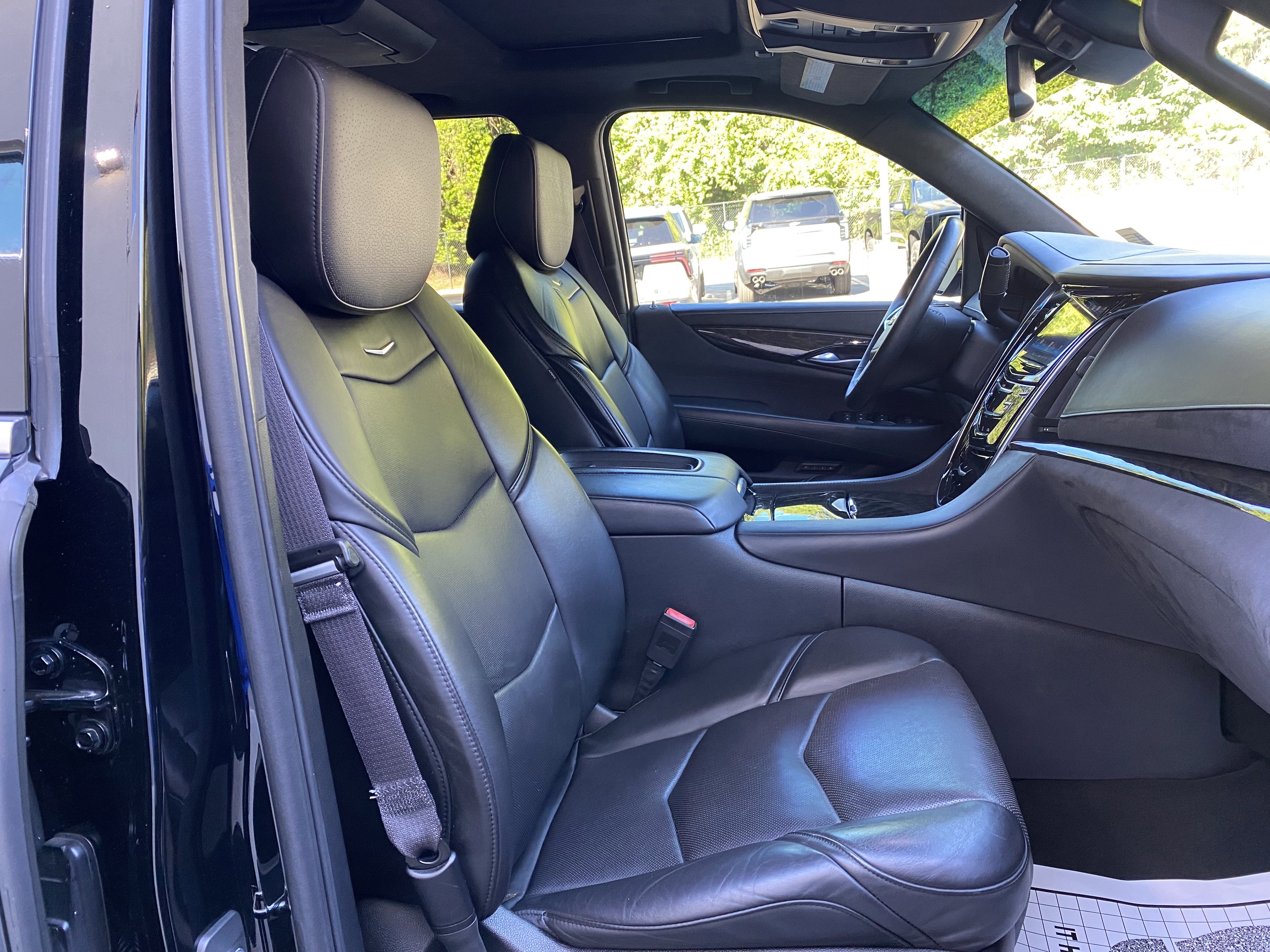 Used 2016 Cadillac Escalade Platinum AWD/4WD image 39