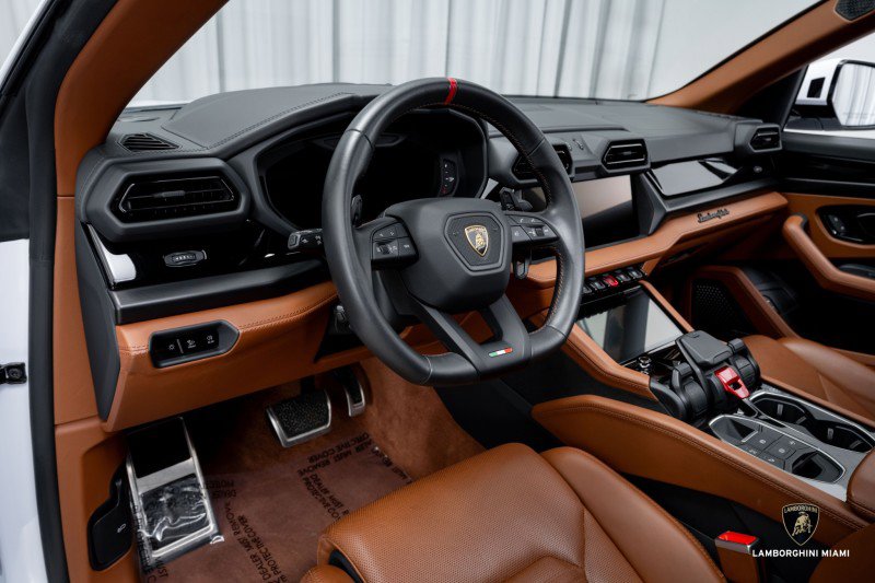 Used 2025 Lamborghini Urus SE image 24