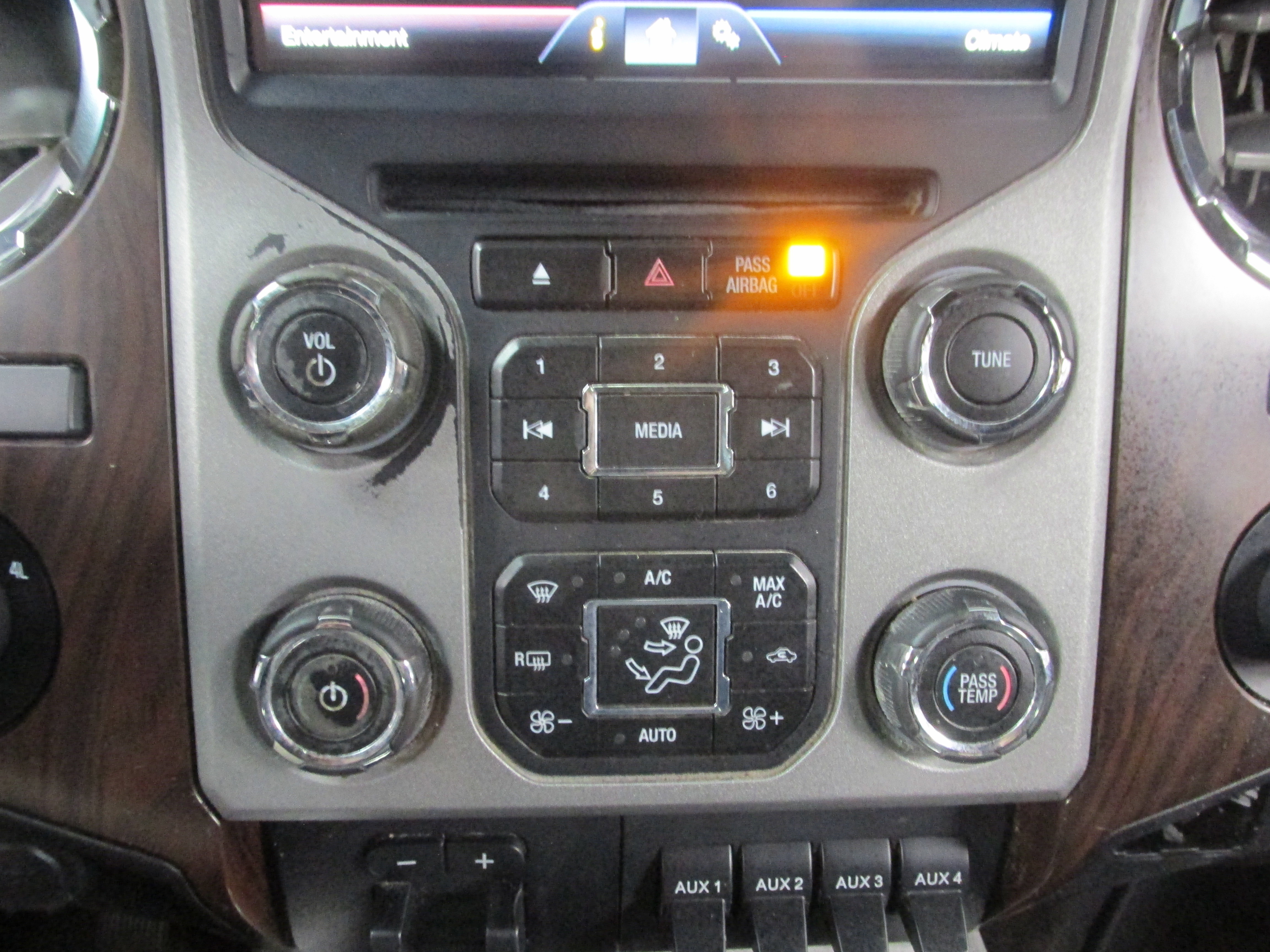 Used 2016 Ford F250 Lariat w/ Chrome Package image 39