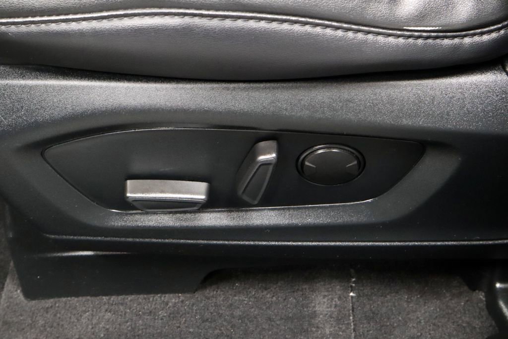 Certified 2022 Ford Explorer XLT w/ Equipment Group 202A image 28