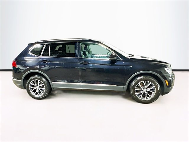 Used 2020 Volkswagen Tiguan SE w/ Panoramic Sunroof Package image 8