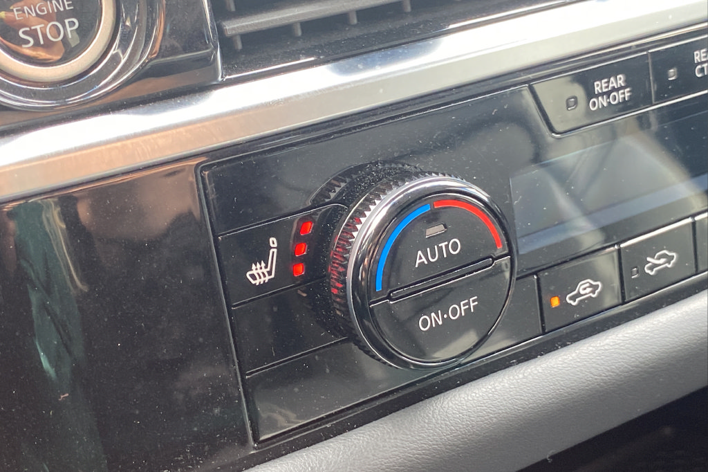 Used 2024 Nissan Pathfinder SL AWD/4WD image 34