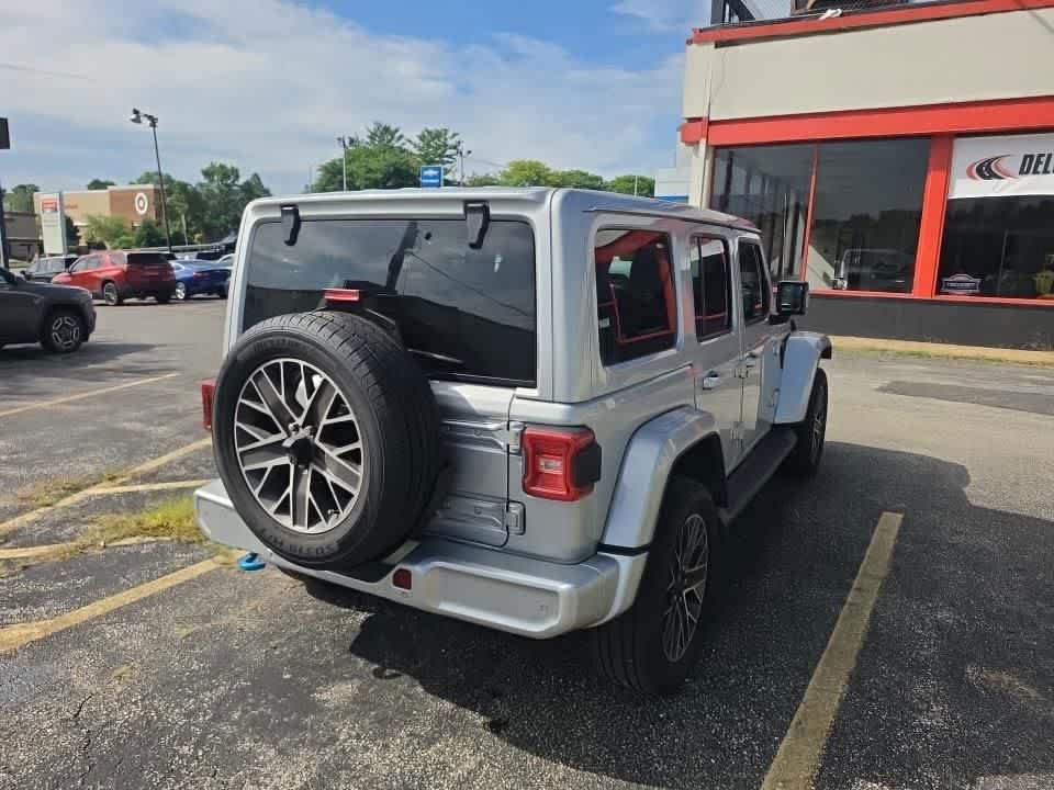 Used 2023 Jeep Wrangler Unlimited Sahara AWD/4WD image 3