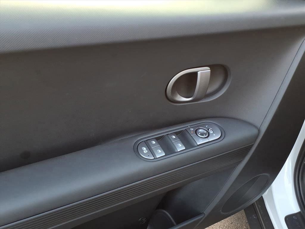 New 2025 Hyundai Ioniq 5 SE image 13