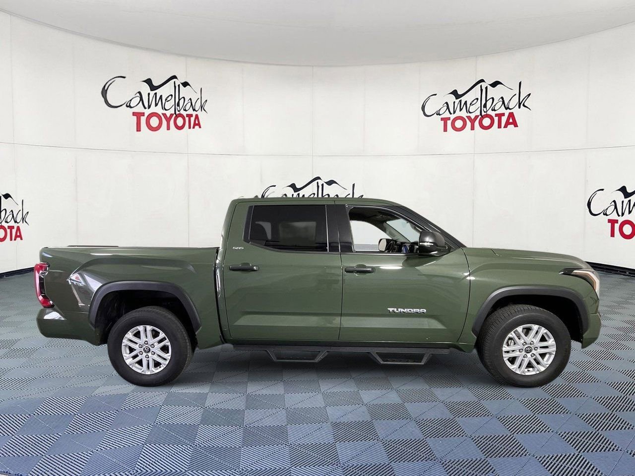 Used 2022 Toyota Tundra SR5 w/ SR5 Convenience Package AWD/4WD image 8