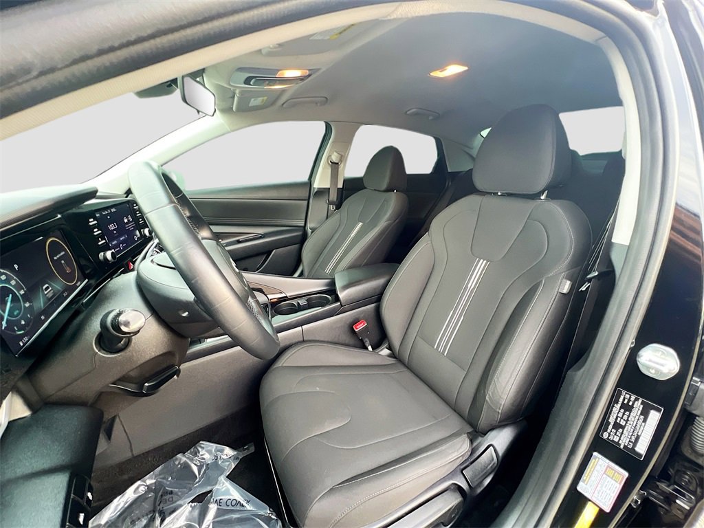 Used 2021 Hyundai Elantra SEL w/ Convenience Package image 18