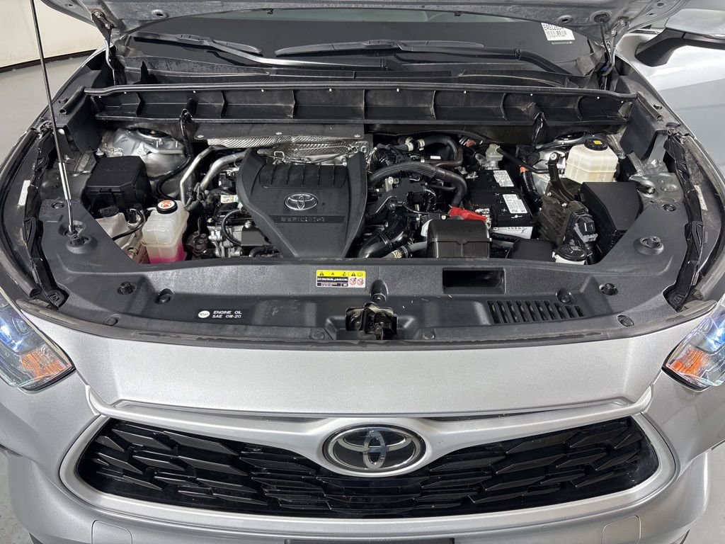 Used 2023 Toyota Highlander XLE AWD/4WD image 44