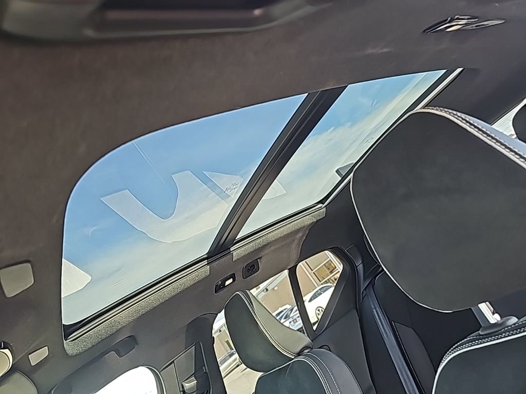 Used 2023 Volvo XC40 Recharge Plus image 10