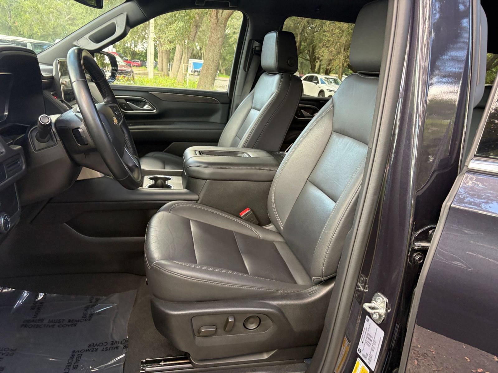 Used 2024 Chevrolet Suburban LT RWD image 29