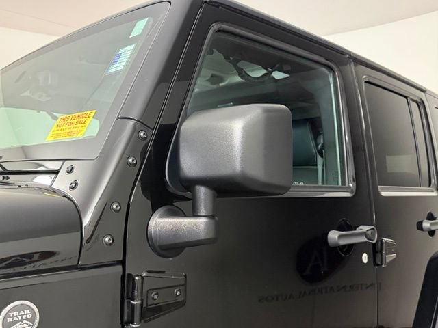 Used 2017 Jeep Wrangler Unlimited Sahara w/ Connectivity Group AWD/4WD image 10