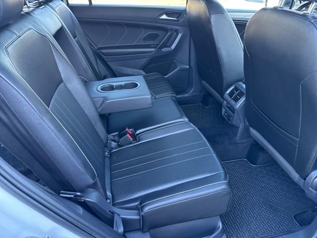 Certified 2022 Volkswagen Tiguan SE R-Line image 32