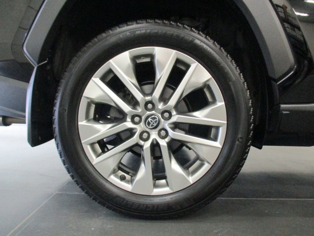 Used 2021 Toyota RAV4 XLE Premium image 32